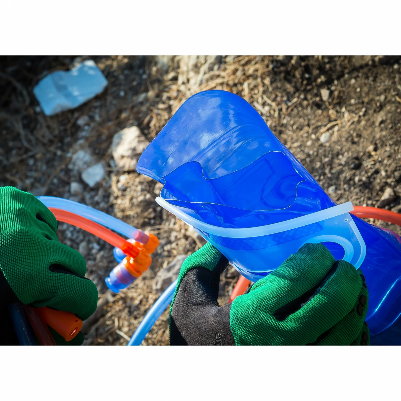 SOURCE Widepac D|vide Trinkblase Mit Zwei Kammern Und Trinkschläuchen - 2 L, Blau – Bild 5